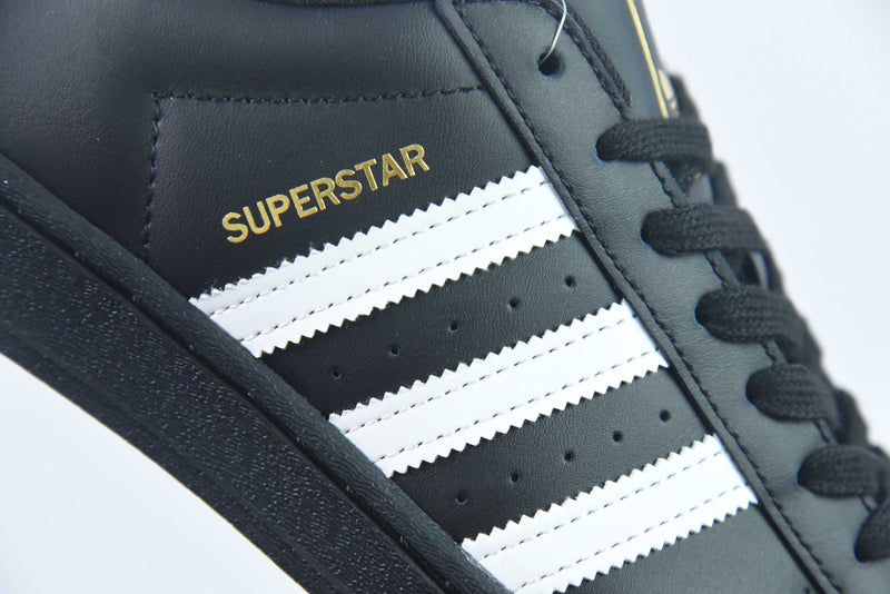 Tênis Adidas SuperStar Detalhes - Preto e Branco