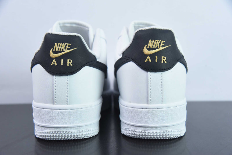 Nike Air Force 1 Low - Branco e Dourado