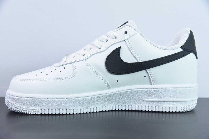 Nike Air Force 1 Low - Branco e Dourado