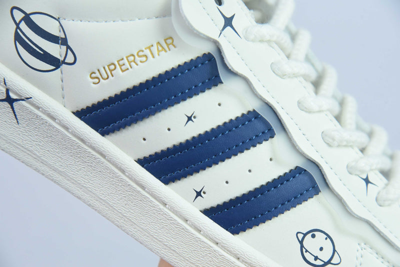 Tênis Adidas SuperStar Detalhes - Branco e Azul