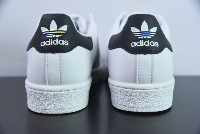 Tênis Adidas SuperStar Detalhes - Branco e Prata