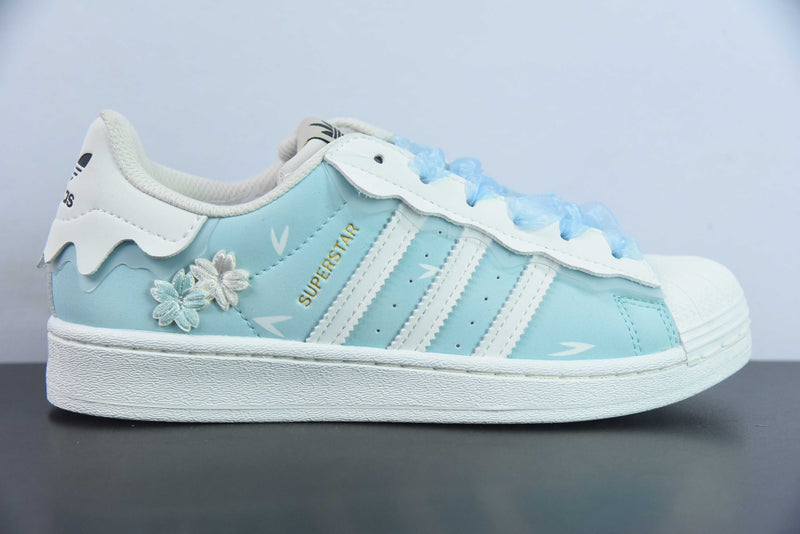 Tênis Adidas SuperStar - Feminino - Branco e Azul