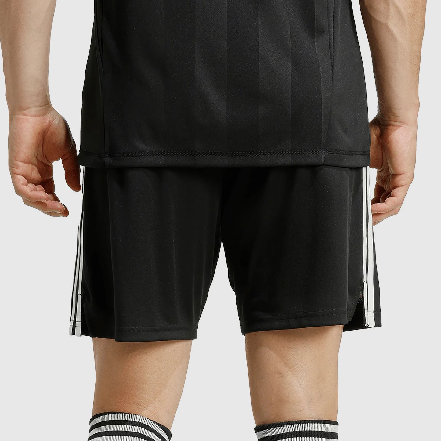 Shorts Adidas Liverpool 2025/26 III Goleiro